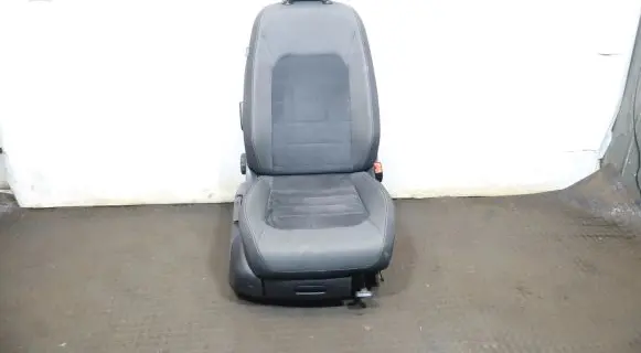 Volkswagen Golf VII Front driver seat 
