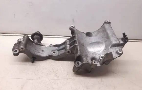 Mercedes-Benz E W212 Generator/alternator bracket A6512340239