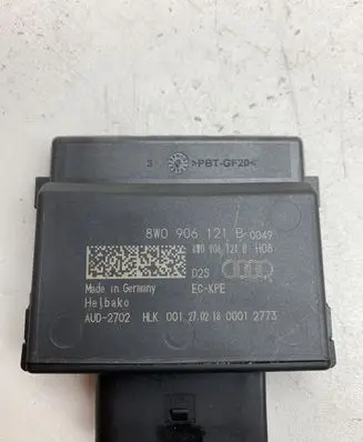 Audi A4 S4 B9 Fuel injection pump control unit/module 8W0906121B