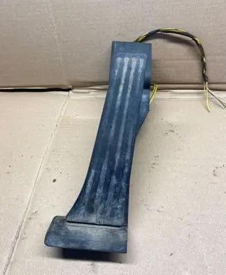 BMW 5 E39 Accelerator throttle pedal 6753518 25916010 301100