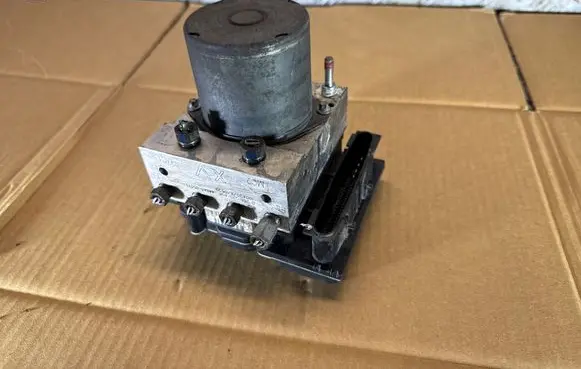 Toyota Avensis T270 ABS Pump 0265950749 00418U0434 0265235406