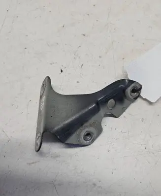 Audi Q7 4L Fender mounting bracket 4L0821136