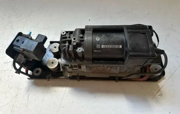 BMW 5 GT F07 Air suspension compressor/pump 24449710
