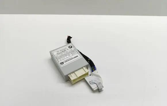 BMW 5 E60 E61 Air suspension control unit module (rear) 6769834 676983401 37146769834