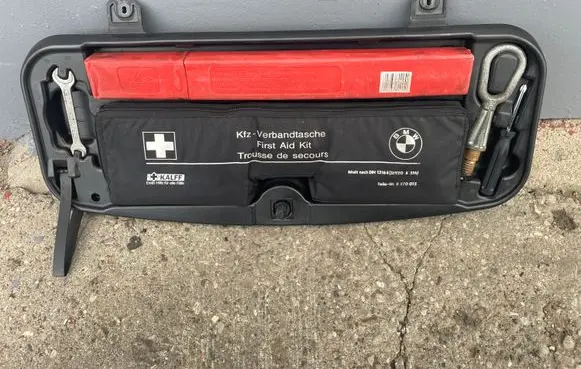 BMW 5 E60 E61 Tool box 15361710 6761420