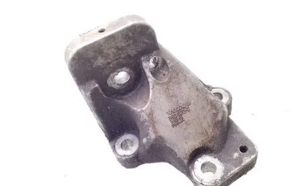 Volvo XC70 Engine mounting bracket 86341232