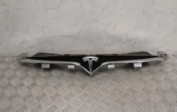 Tesla Model S Front grill 105637700F