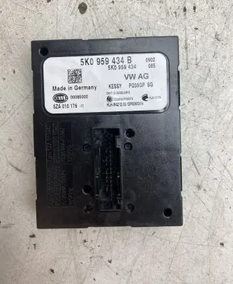 Audi Q3 8U Door central lock control unit/module 5K0959434B
