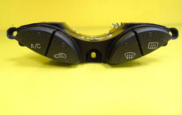 Ford Focus Windscreen/window heater switch 98AG19A945CF