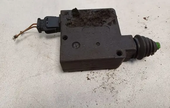 Audi A8 S8 D2 4D Tailgate boot lock/latch motor 