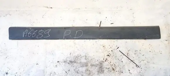 Volkswagen PASSAT B3 Front door trim (molding) 357853516
