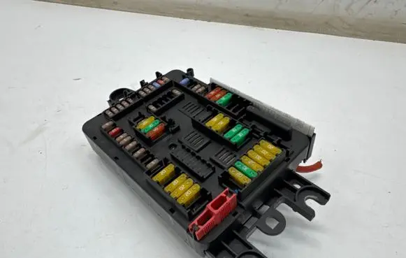 BMW 3 F30 F35 F31 Fuse module 9389070