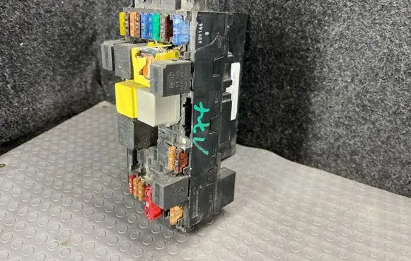 Mercedes-Benz C W203 Fuse box set 0025459401