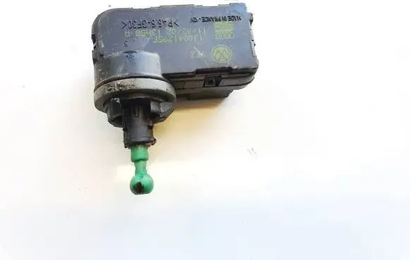 Headlight level adjustment motor
