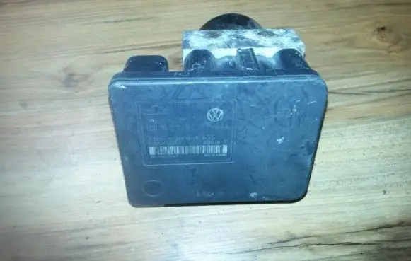 Volkswagen Golf IV ABS Pump 1C0907379L 1J0614117G