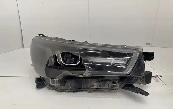 Toyota Hilux VIII Headlight/headlamp
