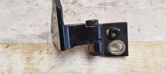 Volkswagen Jetta V Front door upper hinge 1K083140