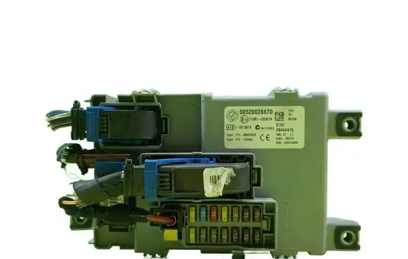 Fiat Doblo Fuse box set 28444475 BEZPIECZNIKOW