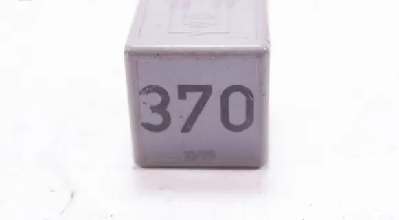 Volkswagen PASSAT B5 Other relay 8D0951253 V23134J52X300