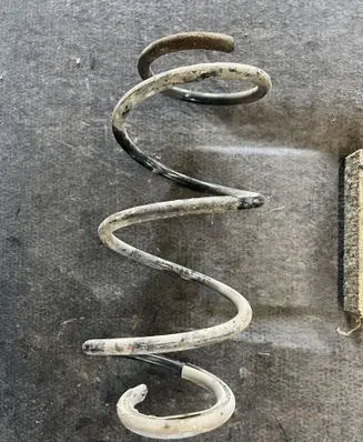 Renault Clio III Front coil spring 