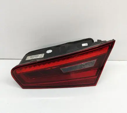 Tailgate rear/tail lights