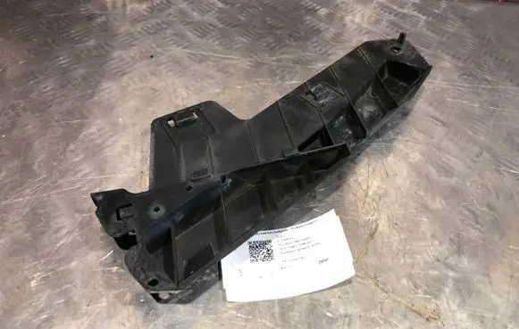 Volvo V70 Front bumper mounting bracket 30796388