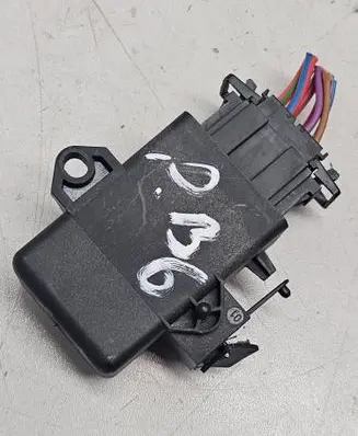 Volkswagen PASSAT B6 Seat heating relay 1K0959772