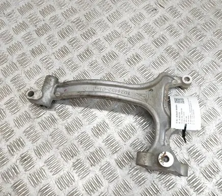 Mercedes-Benz B W246 W242 Engine mounting bracket 102445201C