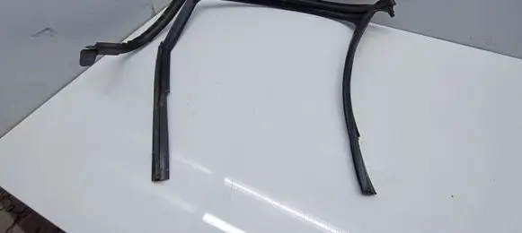 Audi A4 S4 B8 8K Rubber seal rear door window/glass 8K9839439