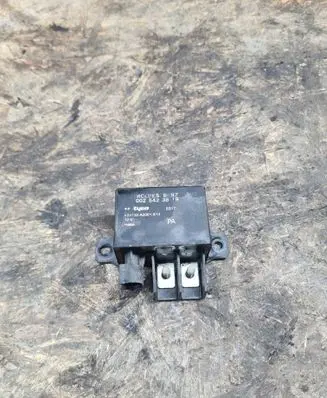 Mercedes-Benz E W211 Charging relay 0025423819 V23132A2001X14