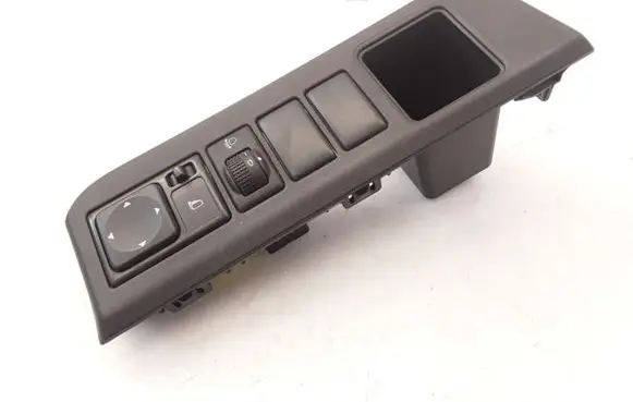 Nissan Note (E11) Mirror switch trim 684859U100 P10971