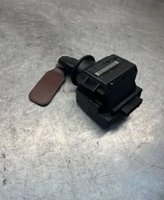 Mercedes-Benz E W211 Ignition lock 2115450608 7000909600206158 33002203