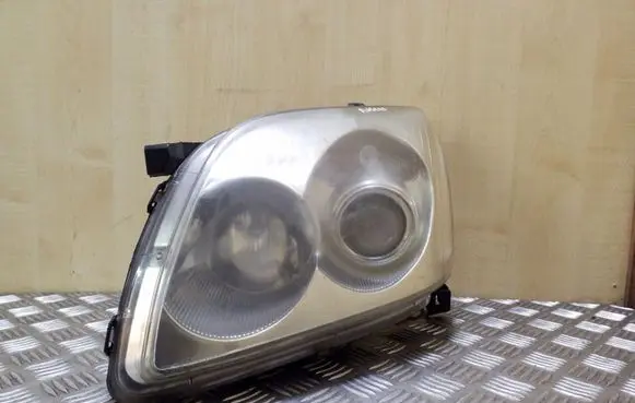 Toyota Avensis T250 Headlight/headlamp