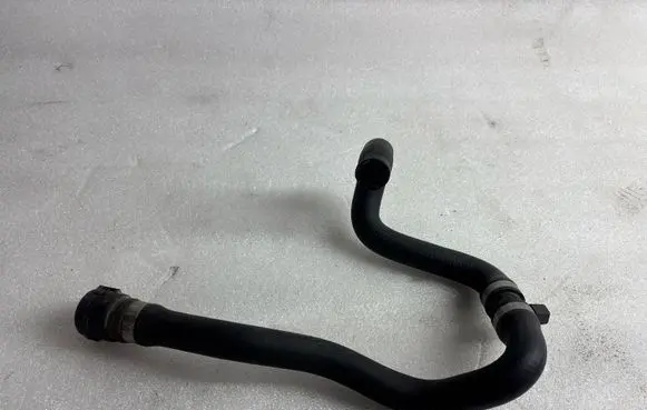 Coolant pipe/hose