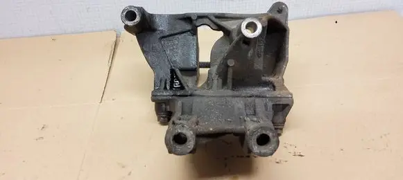 Volkswagen Transporter - Caravelle T5 Engine mounting bracket 070199343B