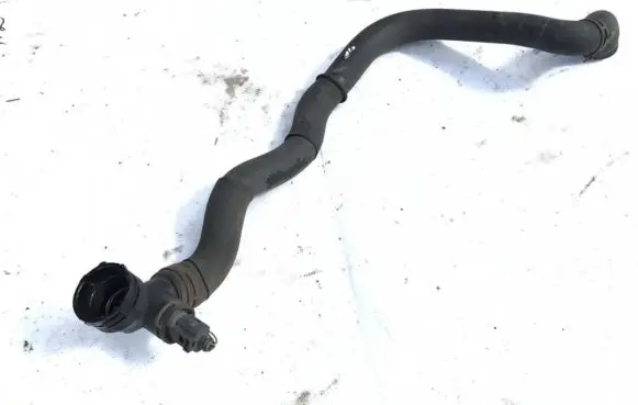 Volkswagen PASSAT B6 Engine coolant pipe/hose 1k0122291