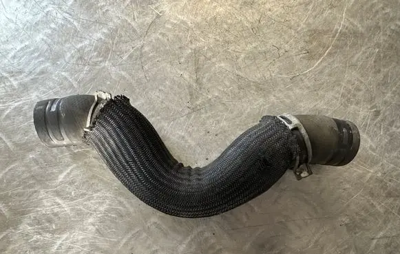 Nissan X-Trail T32 Engine coolant pipe/hose
