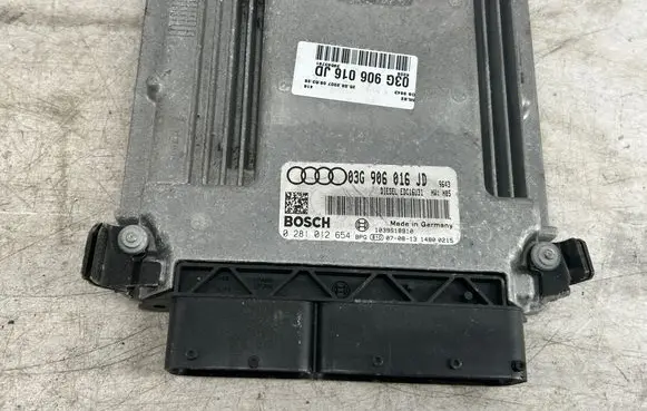 Audi A4 S4 B8 8K Engine control unit/module 03G906016JD 1039S18910 0281012654