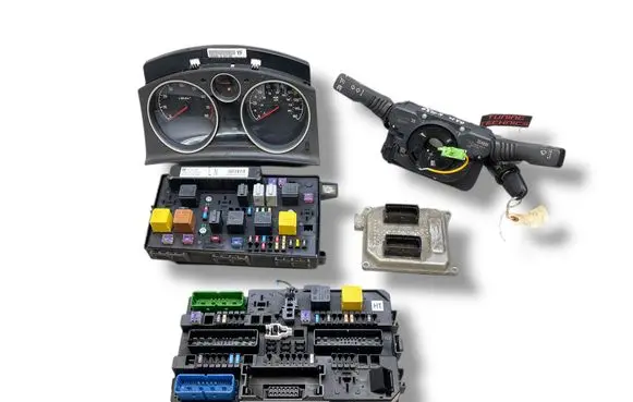 Opel Astra H Engine ECU kit and lock set 55568735 13268304 13222173