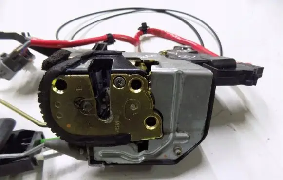 Toyota RAV 4 (XA20) Loading door lock 531ioioik2140a