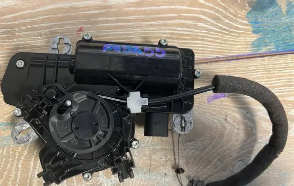 Cupra Leon Tailgate/trunk/boot lock/catch/latch 3V5827887C