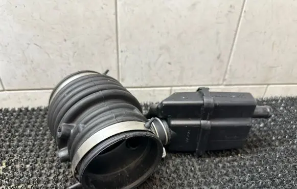 Intake resonator