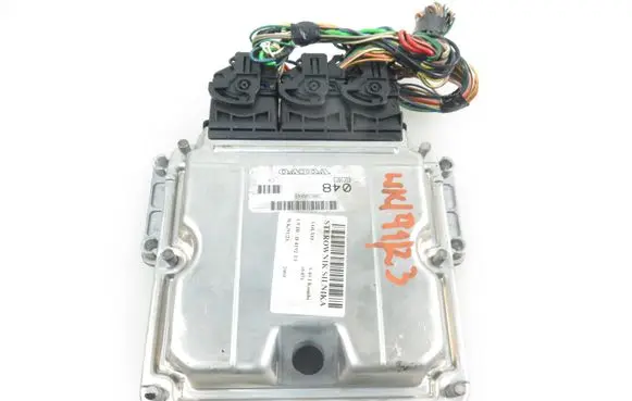 Volvo S40, V40 Engine control unit/module 8200065996 0281010441