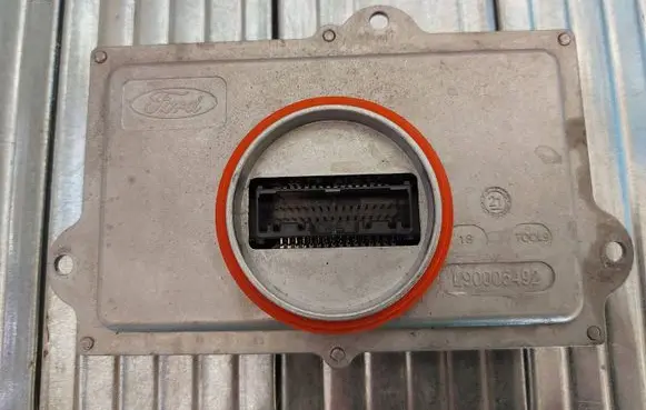 Ford Fusion II Headlight ballast module Xenon L90005492