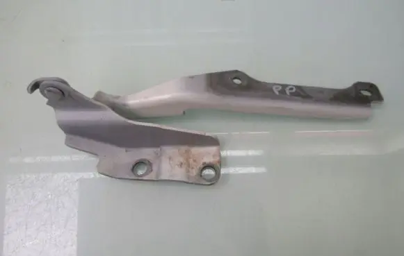 Mazda 3 Engine bonnet/hood hinges