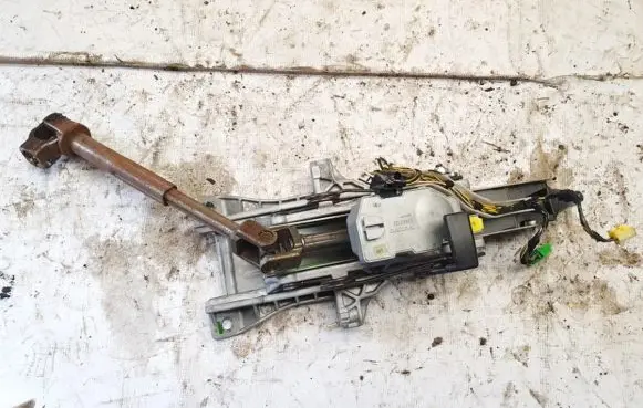 Volvo V50 Steering wheel axle 30680132