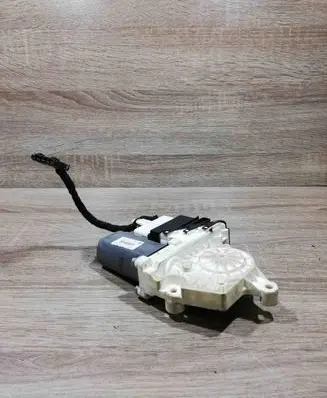 Volkswagen PASSAT B6 Rear door window regulator motor 3C9959704 981678111 975281200