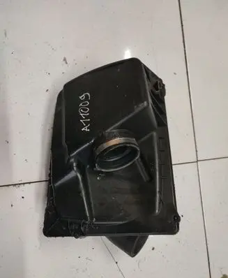 Opel Zafira B Air filter box 