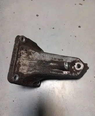 Mercedes-Benz C W202 Engine mounting bracket 1112230904