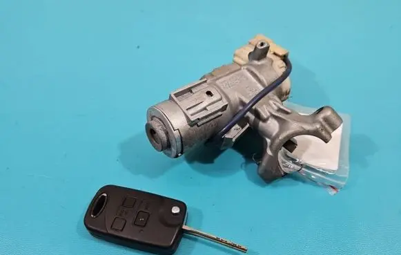 Toyota Corolla E120 E130 Ignition lock 45020-12-12 IMPRK1373827